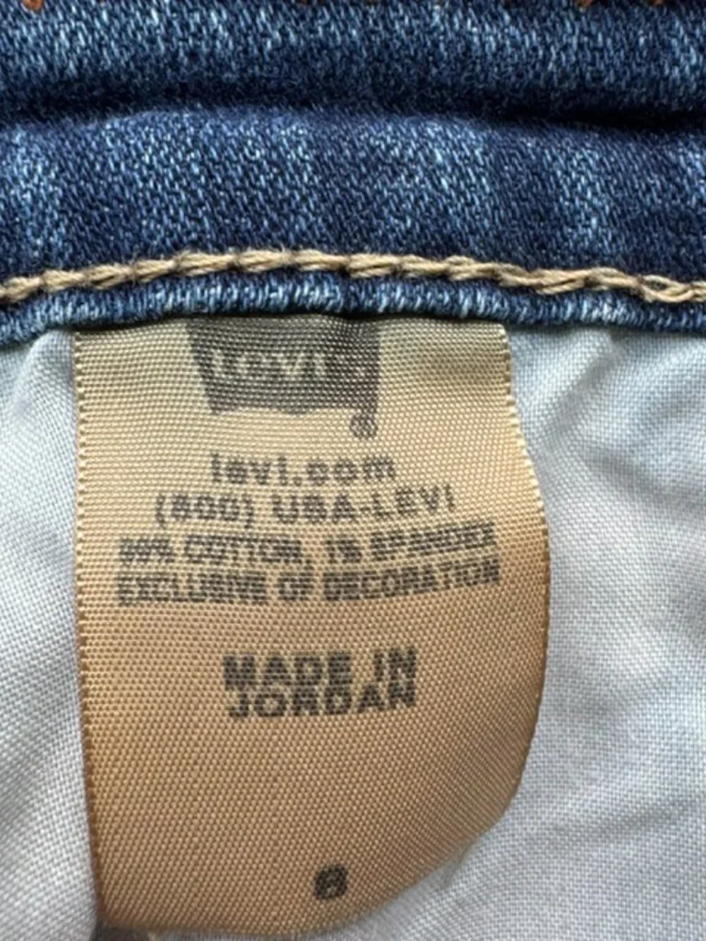 Levi's 515 Women's Bermuda Denim Shorts Size 8 Medium Wash Cuffed Stretch Jean